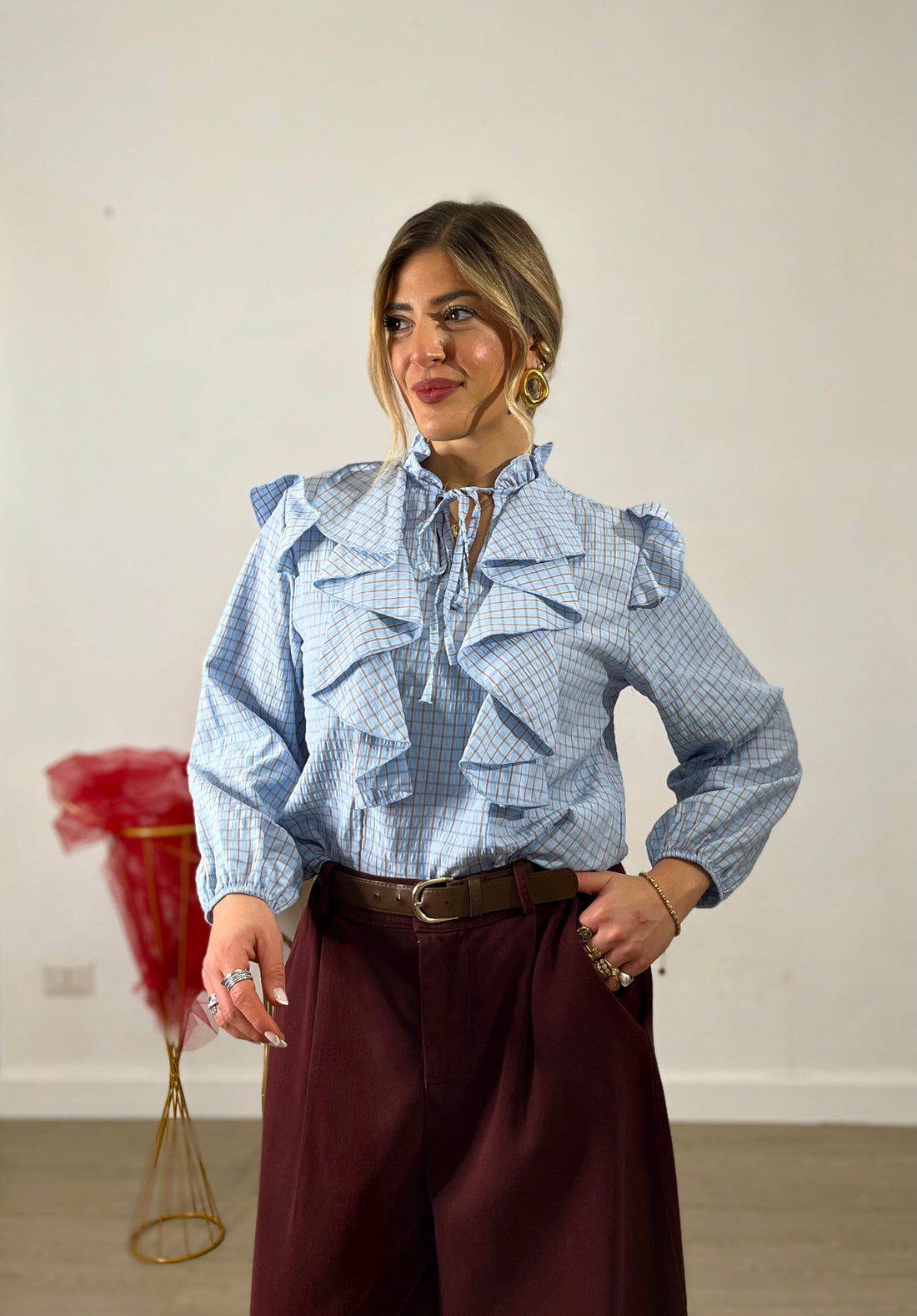 Camicia con laccetti e balze - azzurra