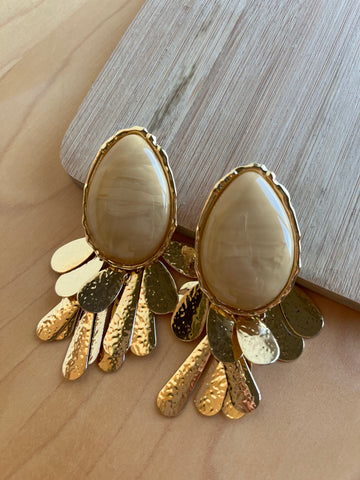 Orecchini pendenti con pietra - beige