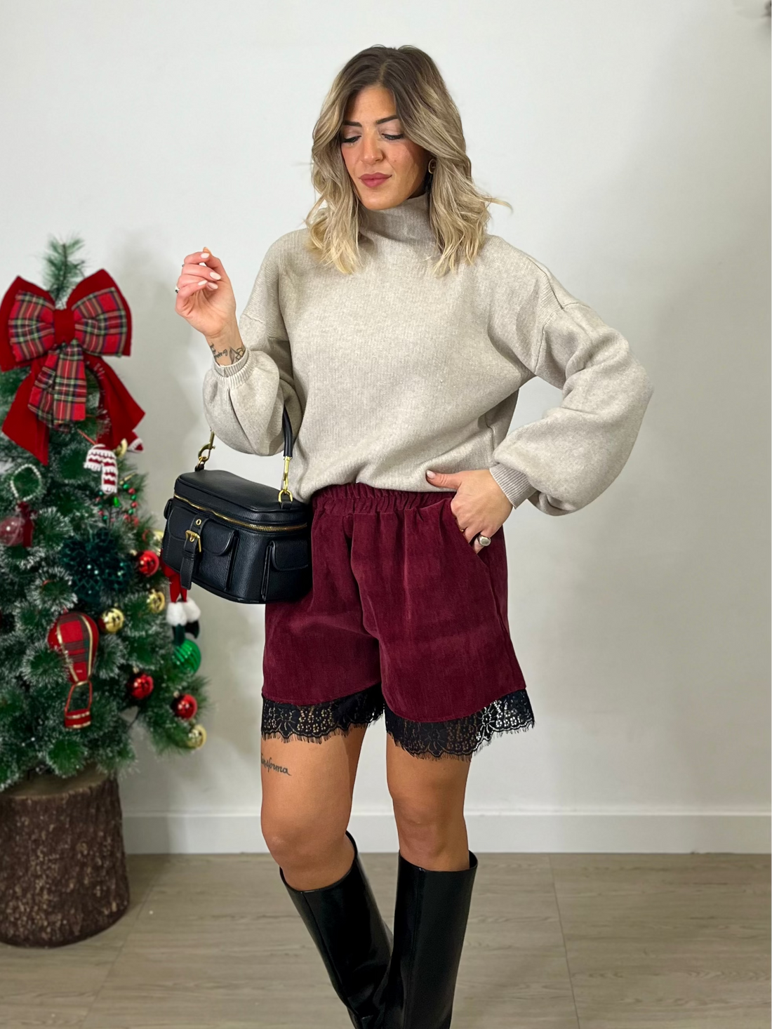 Shorts in velluto e pizzo a contrasto - bordeaux