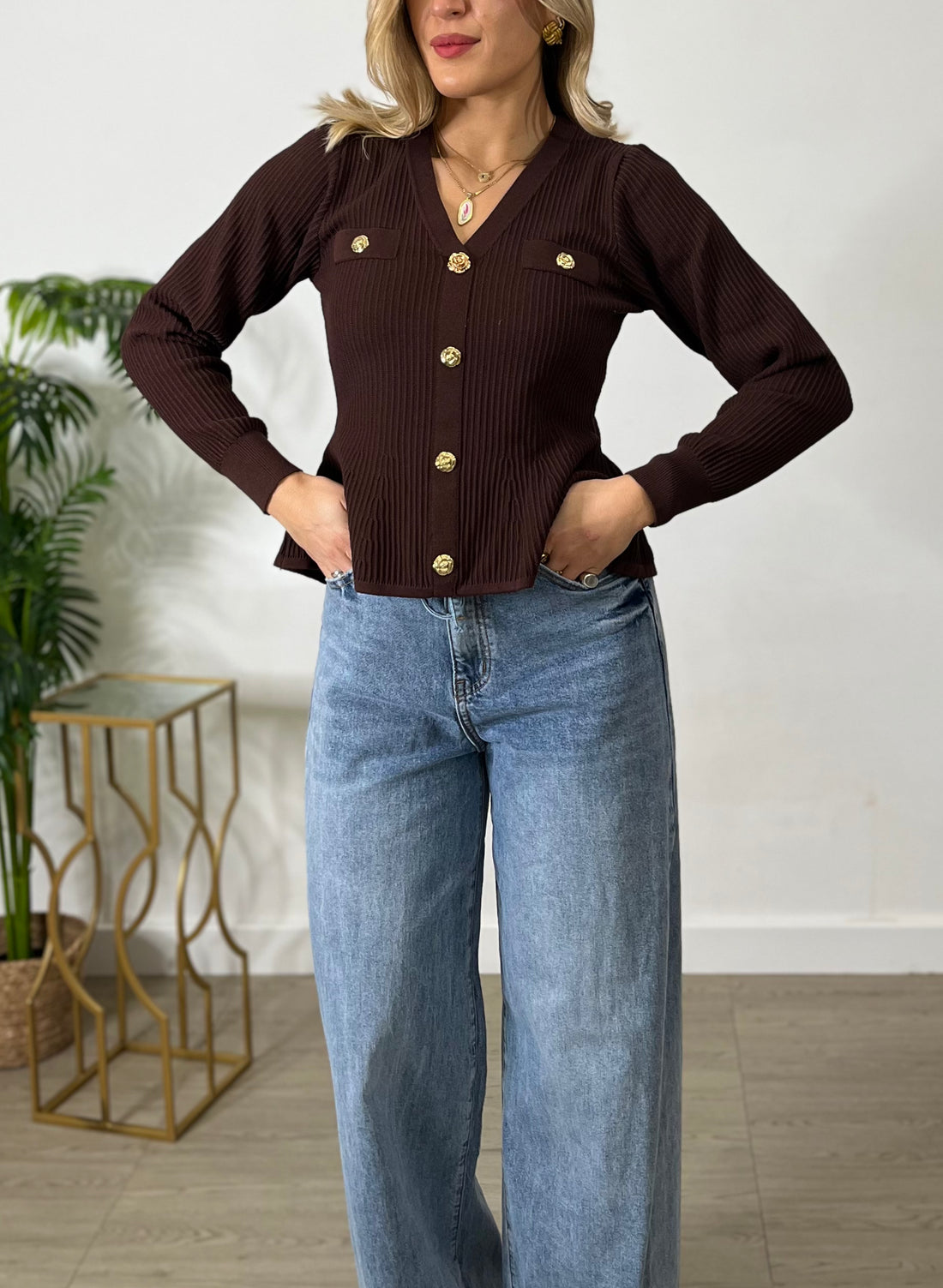 Pullover strutturato con bottoni gioiello