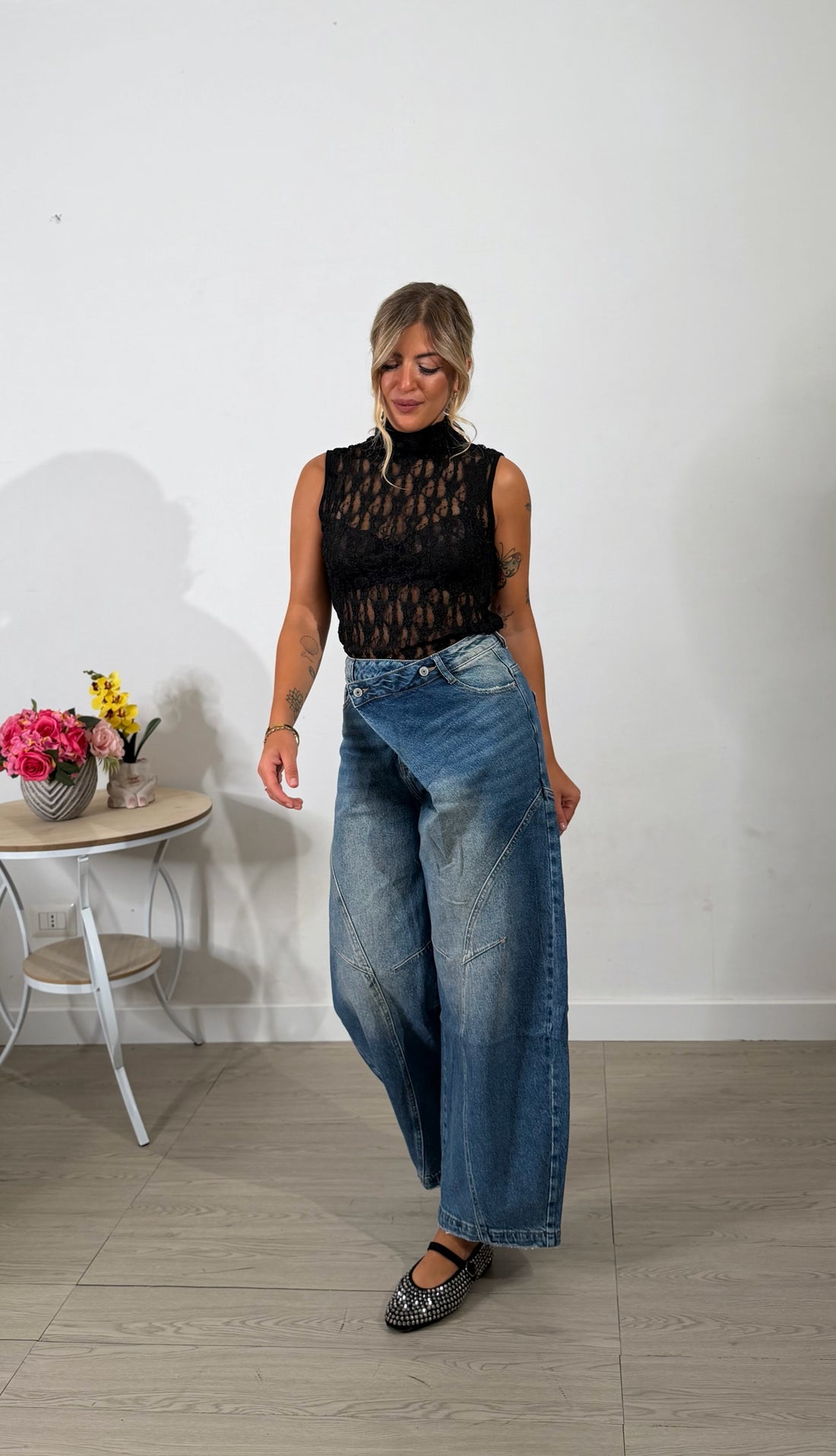 Top in pizzo nero