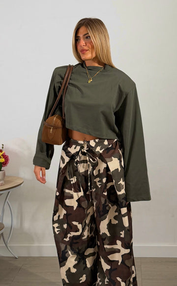Maglia cropped con spalline verde militare