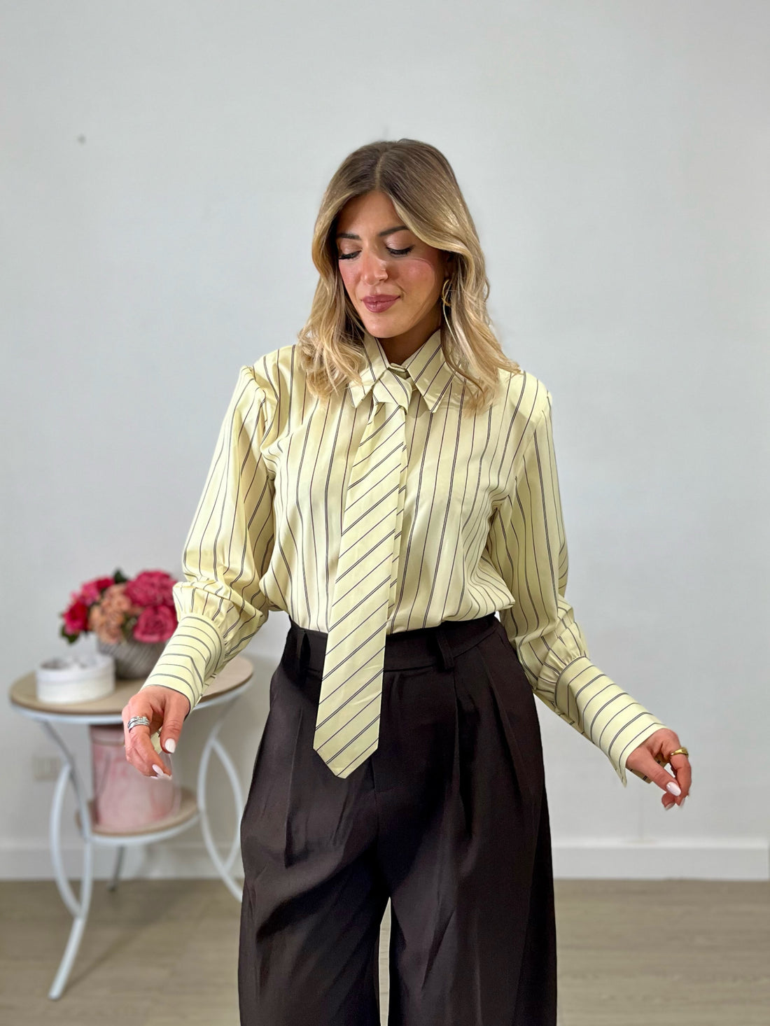 Camicia con cravatta - gialla